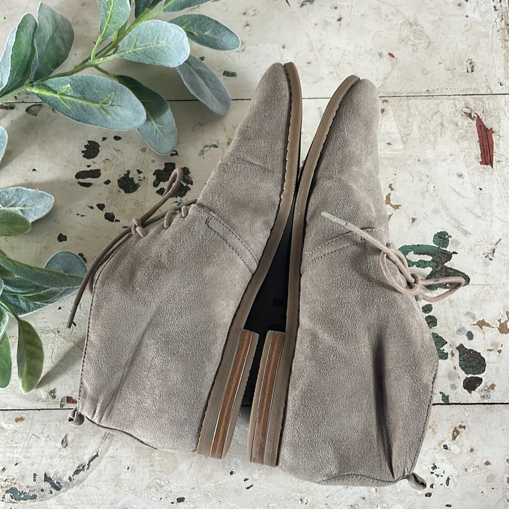 Franco Sarto > Tan Suede Lace Up Booties 6.5 - Picture 4 of 8